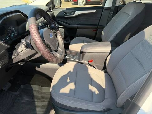 Used 2022 Ford Escape S FWD image 9
