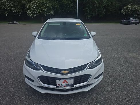Used 2016 Chevrolet Cruze LT w/ Convenience Package FWD image 2