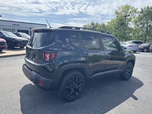 Used 2017 Jeep Renegade Altitude image 5