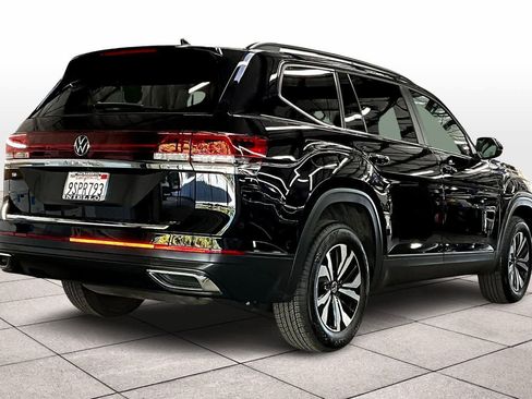 Used 2025 Volkswagen Atlas SE image 16