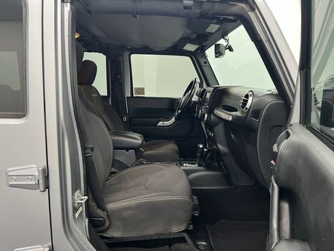 Used 2017 Jeep Wrangler Unlimited Sahara w/ Connectivity Group image 23