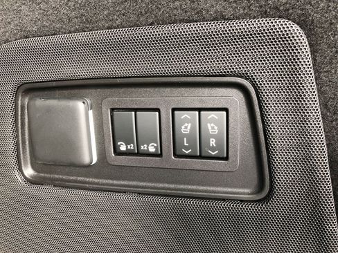 Used 2023 Cadillac Escalade Premium Luxury image 18