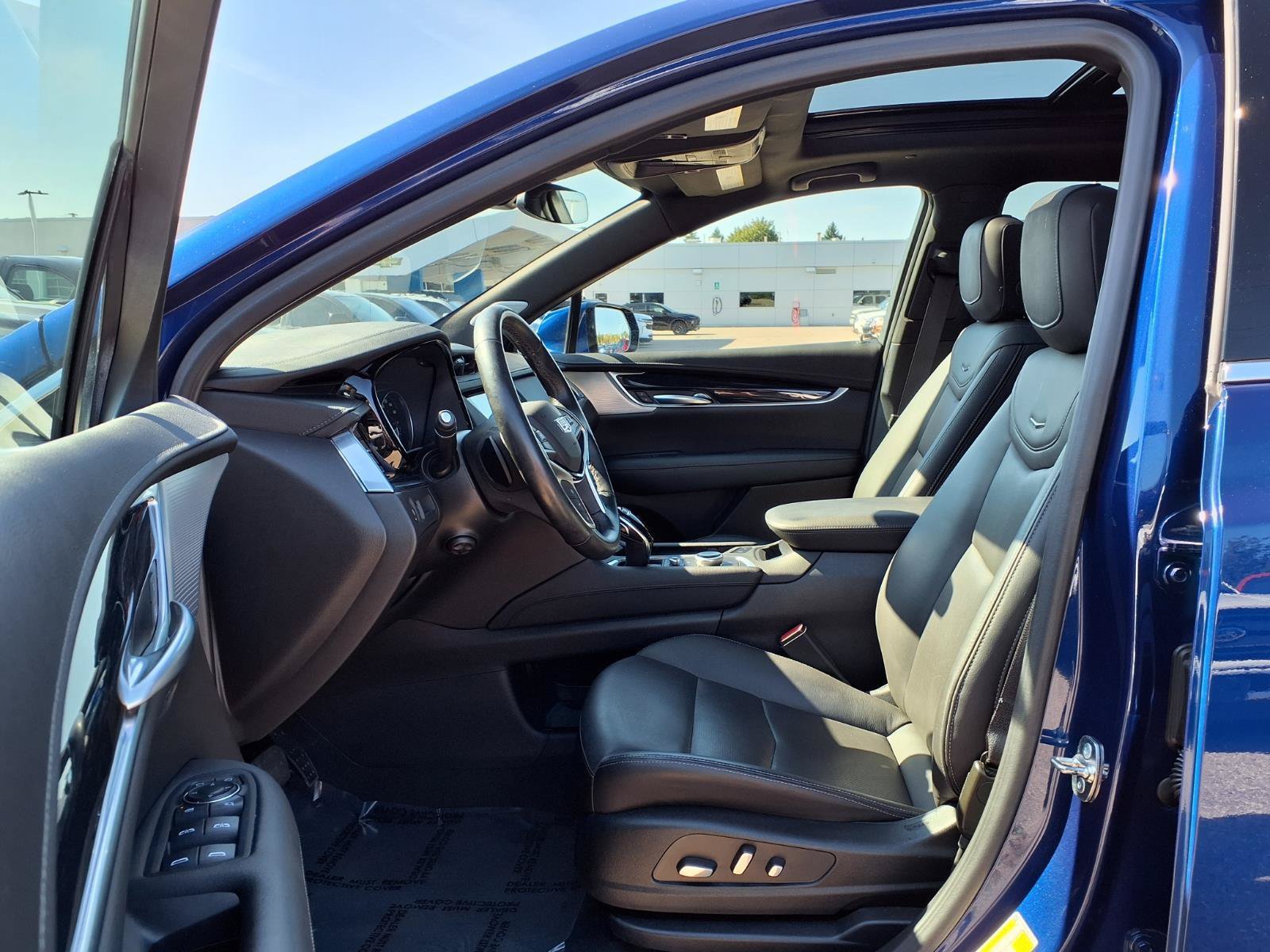 Used 2024 Cadillac XT5 Premium Luxury w/ LPO, Floor Liner Package AWD/4WD image 18