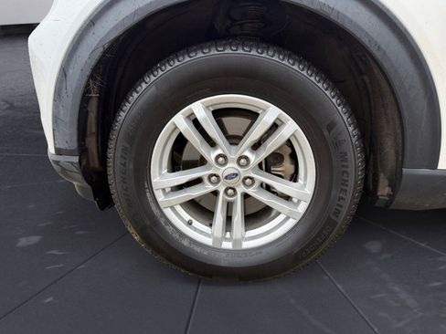 Used 2022 Ford Explorer XLT w/ Equipment Group 202A image 14