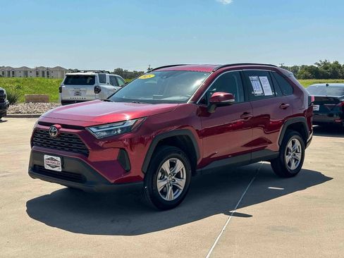 Used 2025 Toyota RAV4 XLE FWD image 7