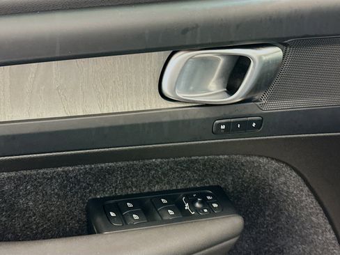 Used 2025 Volvo XC40 B5 Plus image 15