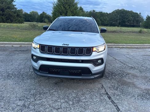 Used 2025 Jeep Compass Latitude w/ Altitude Special Edition image 2