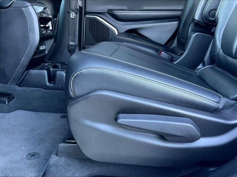 Used 2022 Jeep Grand Cherokee L Limited w/ Trailer Tow Group (B) image 17