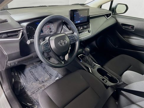 Used 2025 Toyota Corolla LE image 10