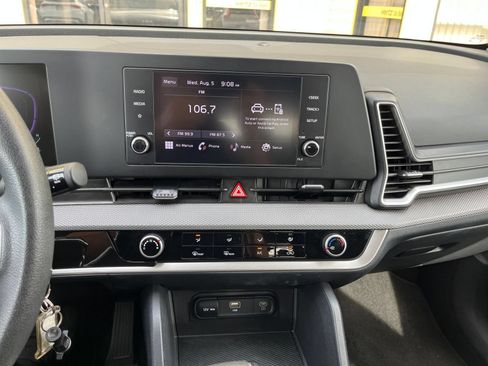 Used 2025 Kia Sportage LX FWD image 17