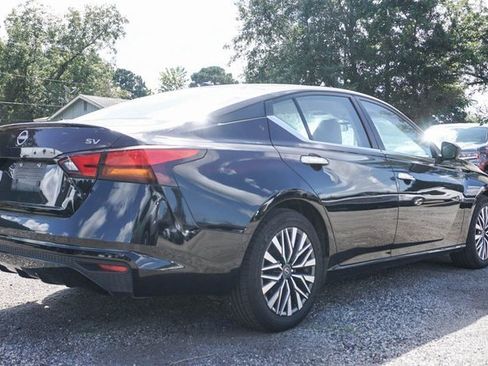 Used 2024 Nissan Altima 2.5 SV image 4