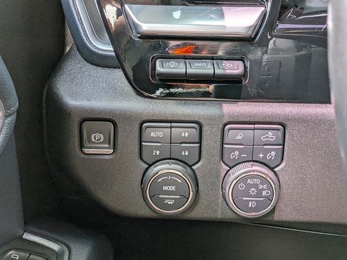 Used 2022 Chevrolet Silverado 1500 High Country w/ Technology Package AWD/4WD image 23
