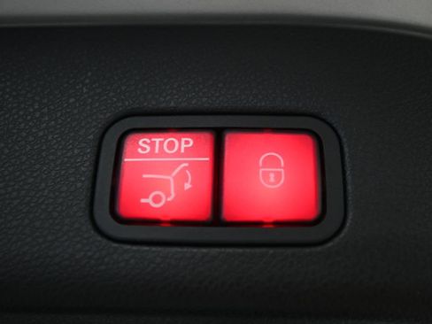 Used 2017 Mercedes-Benz GLS 550 4MATIC w/ Driver Assistance Package image 16