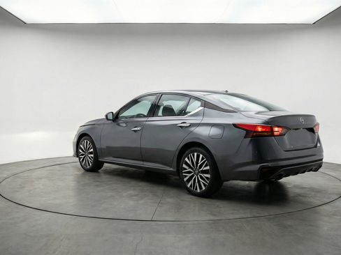 Used 2025 Nissan Altima 2.5 SV image 6