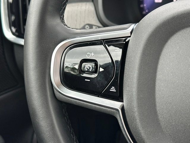 Certified 2025 Volvo V90 B6 Cross Country Plus AWD/4WD image 26