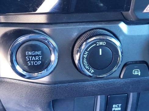 Used 2018 Toyota Tacoma TRD Off-Road image 33