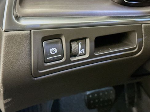 Used 2017 Cadillac XT5 Luxury w/ Driver Awareness Package image 17