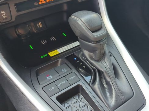 Used 2025 Toyota RAV4 XLE w/ Convenience Package FWD image 21