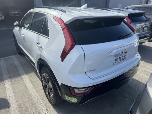 Used 2023 Kia Niro Wave FWD image 3