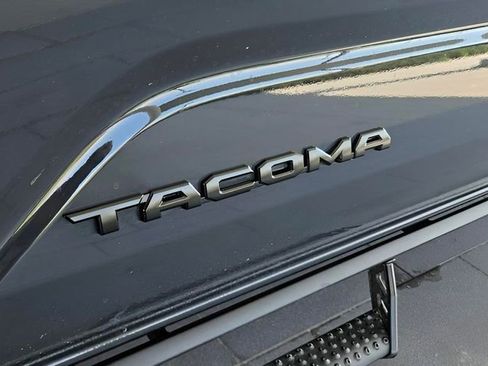 Used 2025 Toyota Tacoma TRD Sport image 12