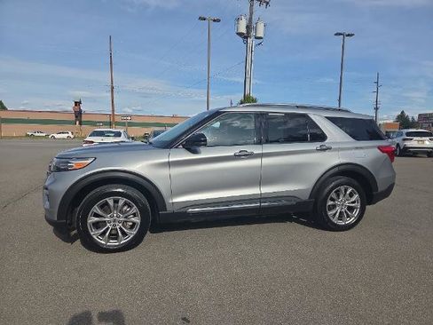 Certified 2023 Ford Explorer Limited AWD/4WD image 2