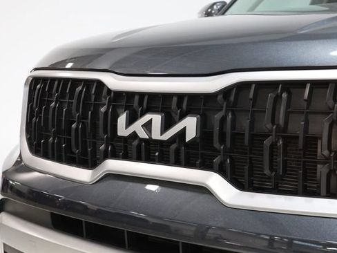 Used 2024 Kia Telluride LX FWD image 12