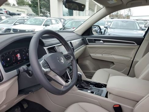 Certified 2023 Volkswagen Atlas SE image 18