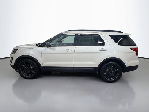 Used 2017 Ford Explorer XLT w/ Equipment Group 202A AWD/4WD image 6