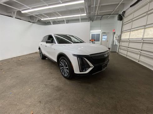 Certified 2024 Cadillac Lyriq Sport image 8