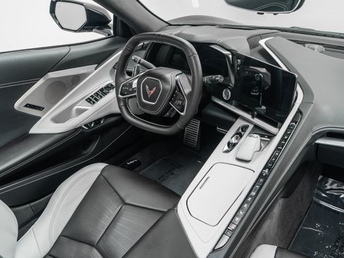 Used 2025 Chevrolet Corvette Stingray Preferred Conv w/ Chrome Exterior Badge Package RWD image 33