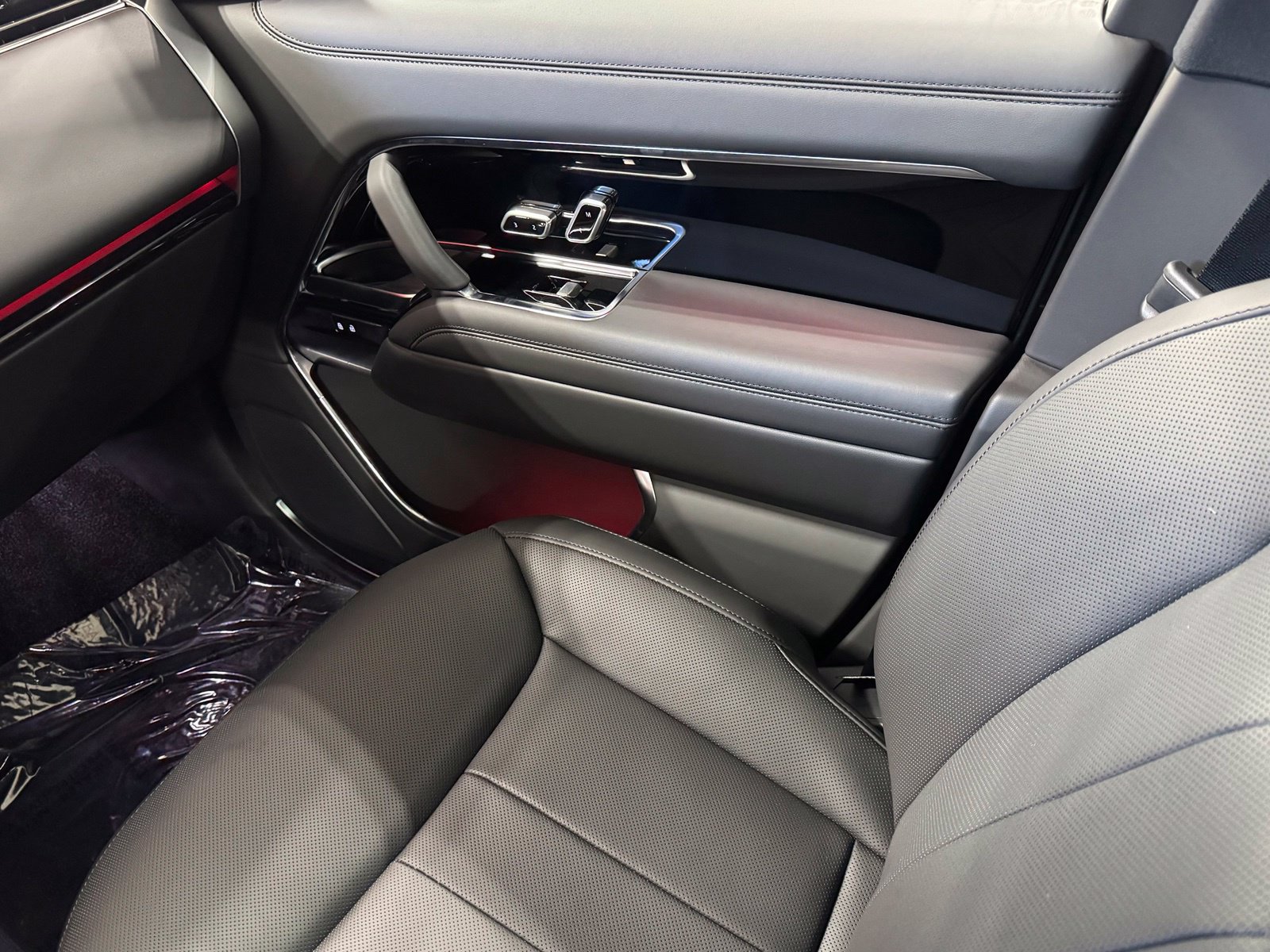 New 2026 Land Rover Range Rover SE AWD/4WD image 39
