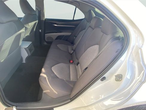 Used 2020 Toyota Camry LE image 32