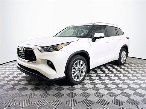 Used 2023 Toyota Highlander Limited image 53