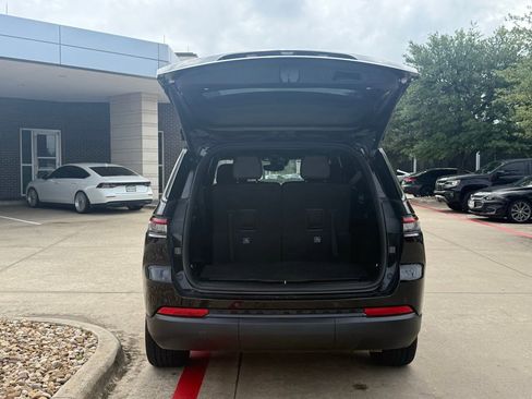 Used 2023 Jeep Grand Cherokee L Laredo AWD/4WD image 5