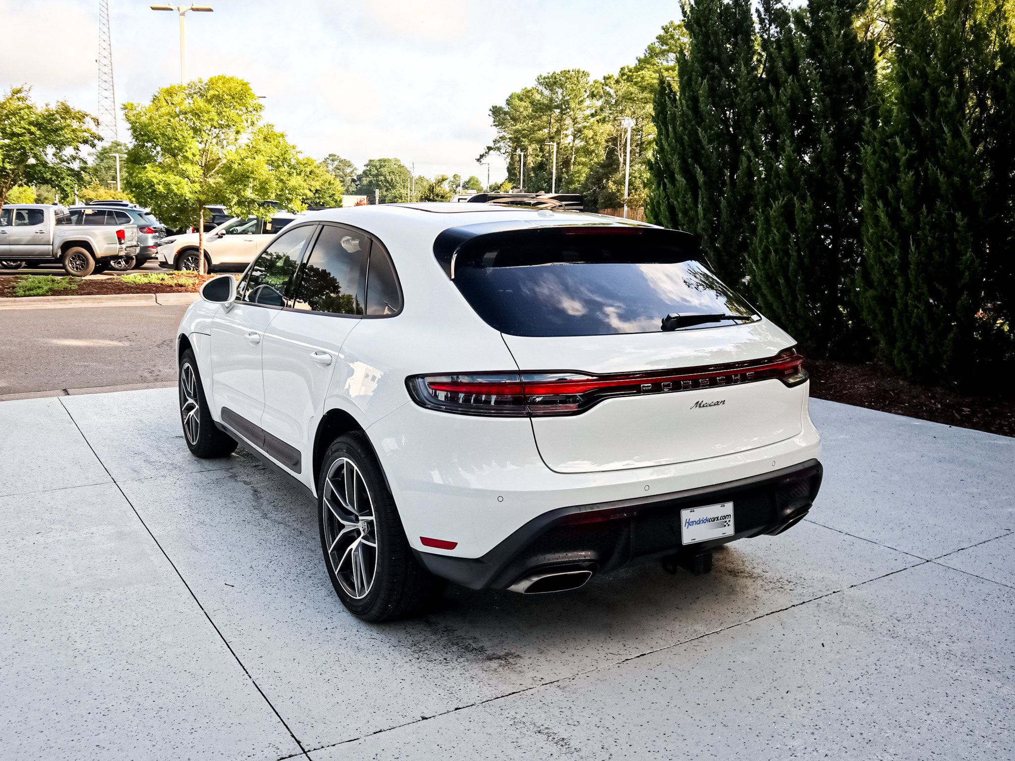 Used 2026 Porsche Macan AWD/4WD image 8