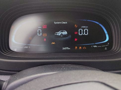 Used 2025 Hyundai Venue SEL FWD image 3
