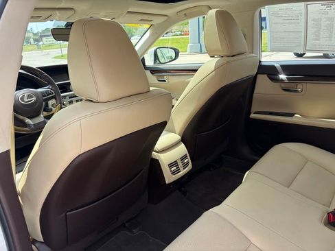 Used 2016 Lexus ES 350 w/ Premium Package w/Wood Trim FWD image 15