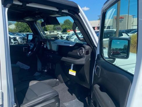 New 2025 Jeep Wrangler Sahara image 28