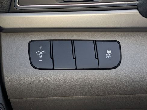 Used 2017 Hyundai Elantra SE image 21