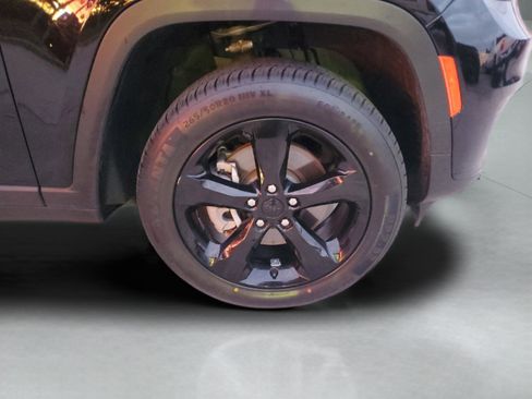 Certified 2022 Jeep Grand Cherokee L Altitude image 5