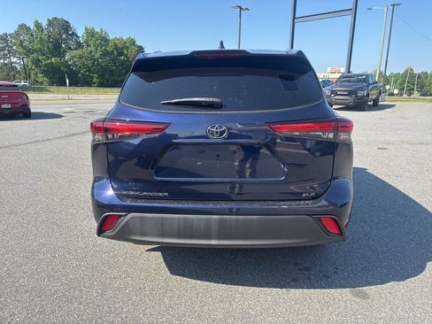 Used 2021 Toyota Highlander XLE FWD image 7