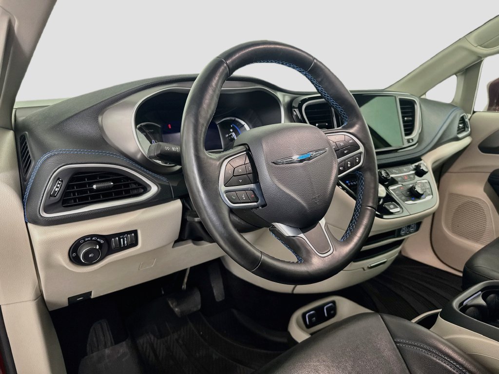 Used 2021 Chrysler Pacifica Touring-L FWD image 8