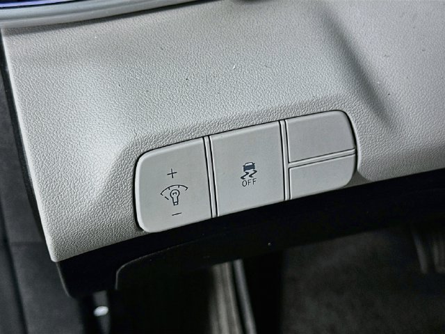 Used 2024 Hyundai Elantra Limited FWD image 22