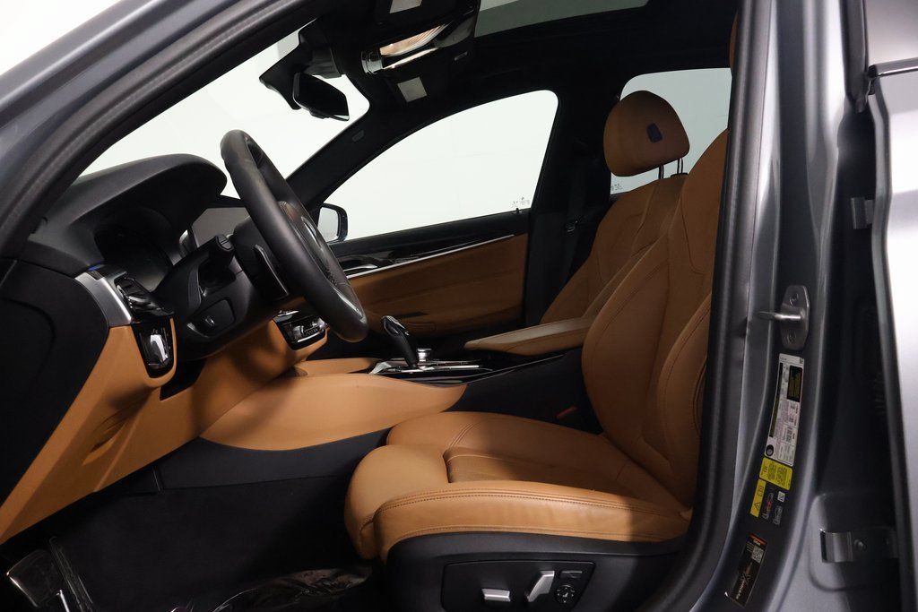 Used 2023 BMW 530e w/ M Sport Package RWD image 10