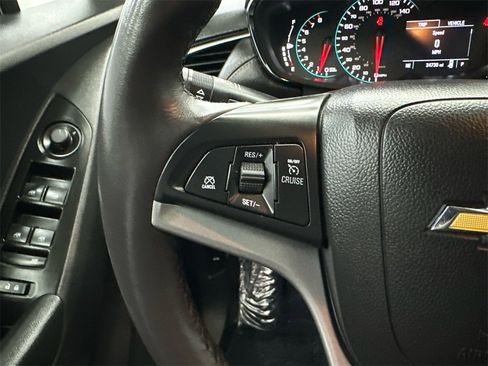 Used 2022 Chevrolet Trax LT w/ LT Convenience Package image 25