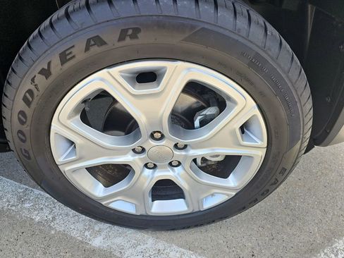 Used 2022 Jeep Renegade Limited AWD/4WD image 2