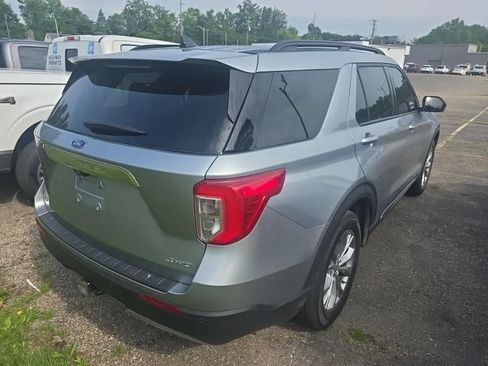 Used 2024 Ford Explorer XLT w/ Equipment Group 202A AWD/4WD image 3