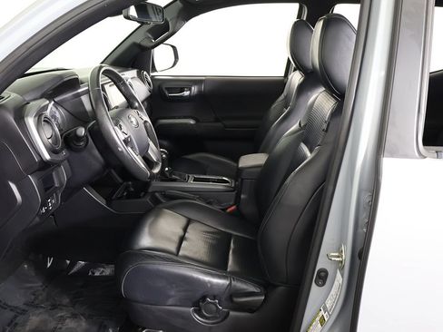 Used 2018 Toyota Tacoma TRD Sport AWD/4WD image 31