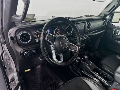 Used 2020 Jeep Gladiator Overland image 31
