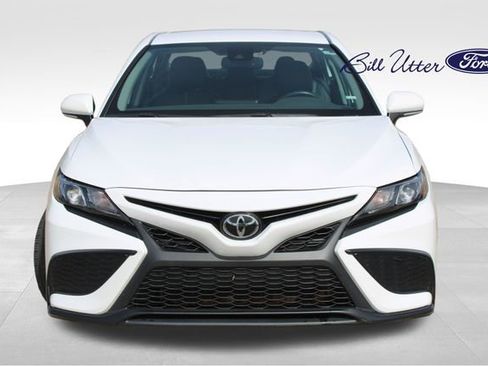 Used 2024 Toyota Camry SE w/ Convenience Package image 2